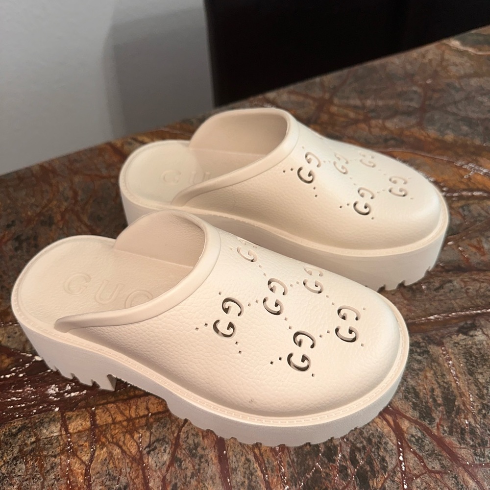 WOMEN'S PLATFORM PERFORATED G SANDAL